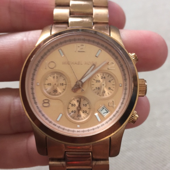 Michael Kors Runway Chronograph Rose Gold Watch - Picture 4 of 5